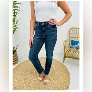 Judy Blue REG/CURVY WOW Factor Butt lifting Slim Fit Jeans